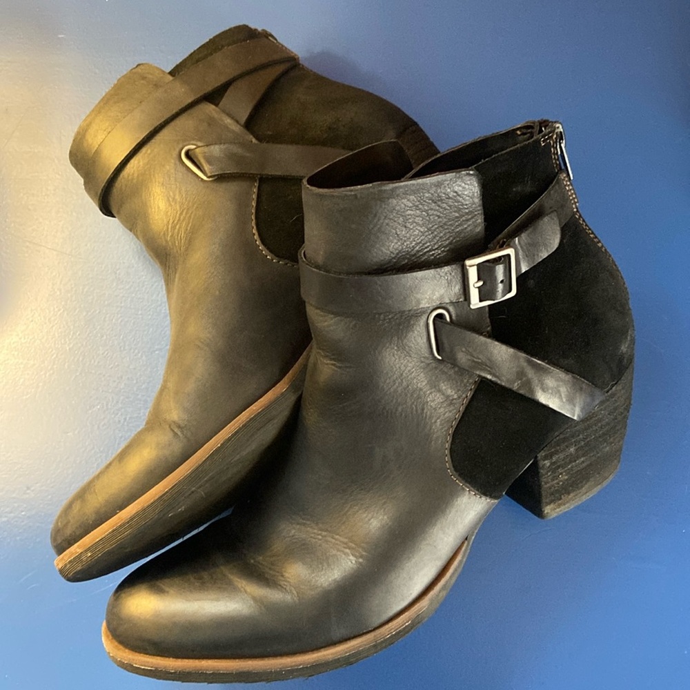 KORK-Ease Zip up back suede leather black boots buckle strap size 9 ROHIT